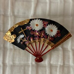 Vintage Toshikane Japanese Porcelain Daisy Flower Hand Fan Pin